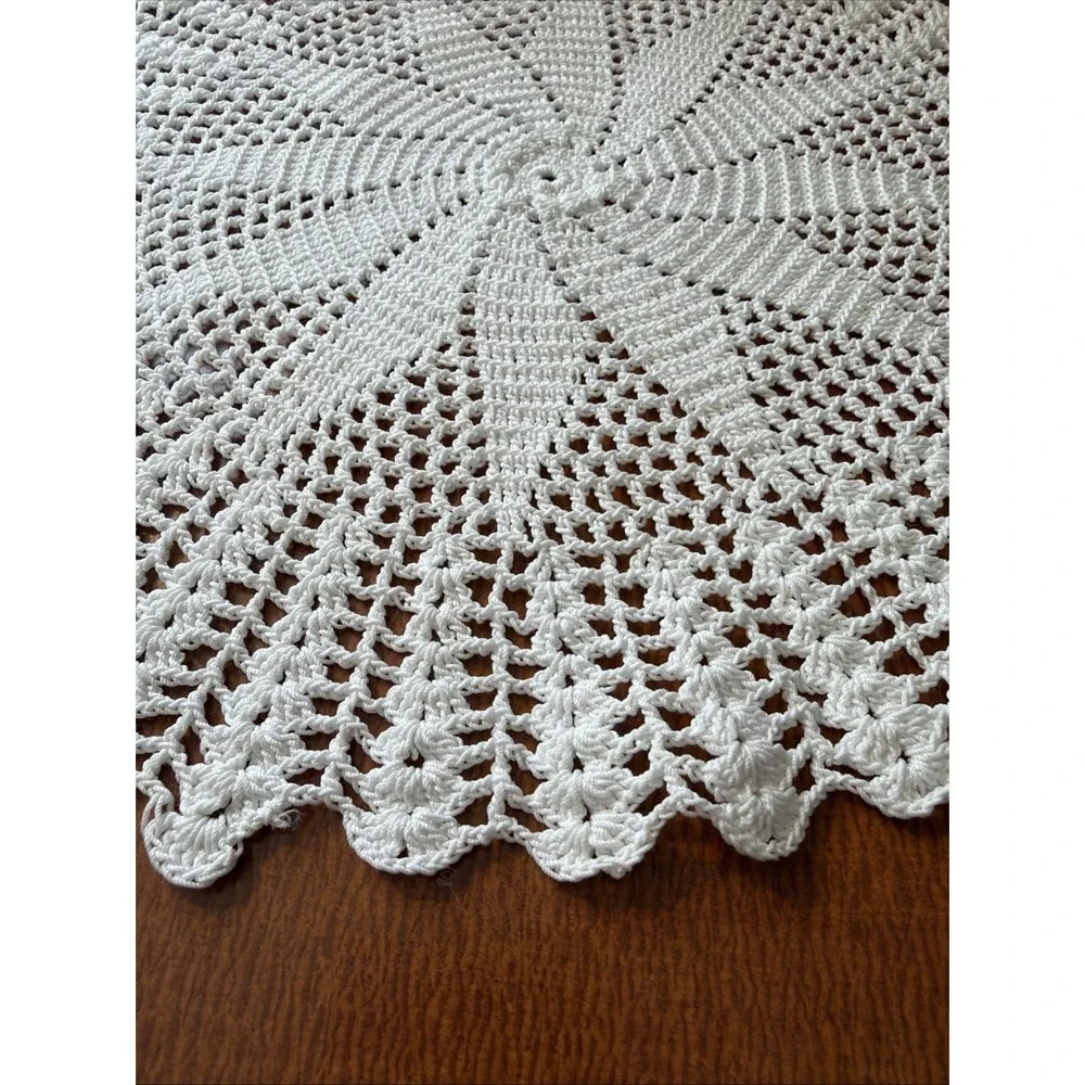 Vtg Bright White Spiral Star‎ Doily 12